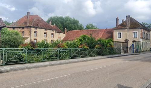 Saint-Florentin Apartment | À la piscine du moulin du dehors