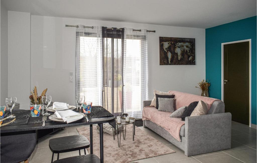 Lantic Apartment | 1 Bedroom Awesome Apartment In Lantic