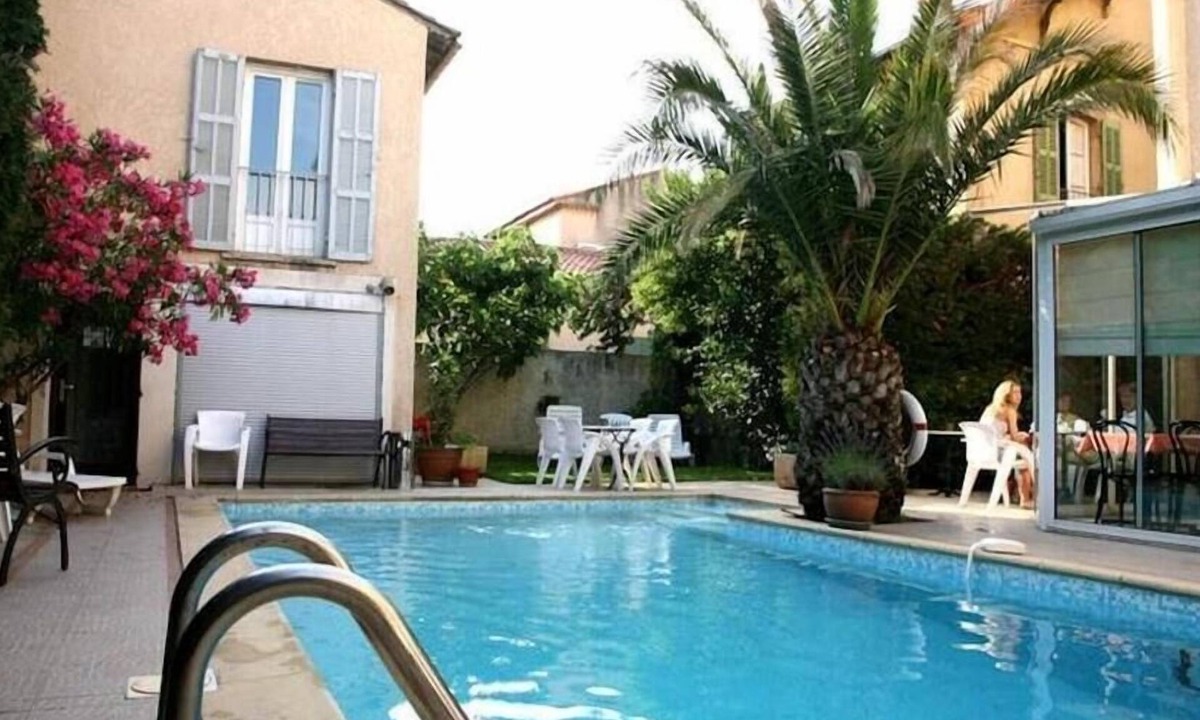 Sud Bed & Breakfast | 10 min du centre ! Chambre triple + Accès piscine