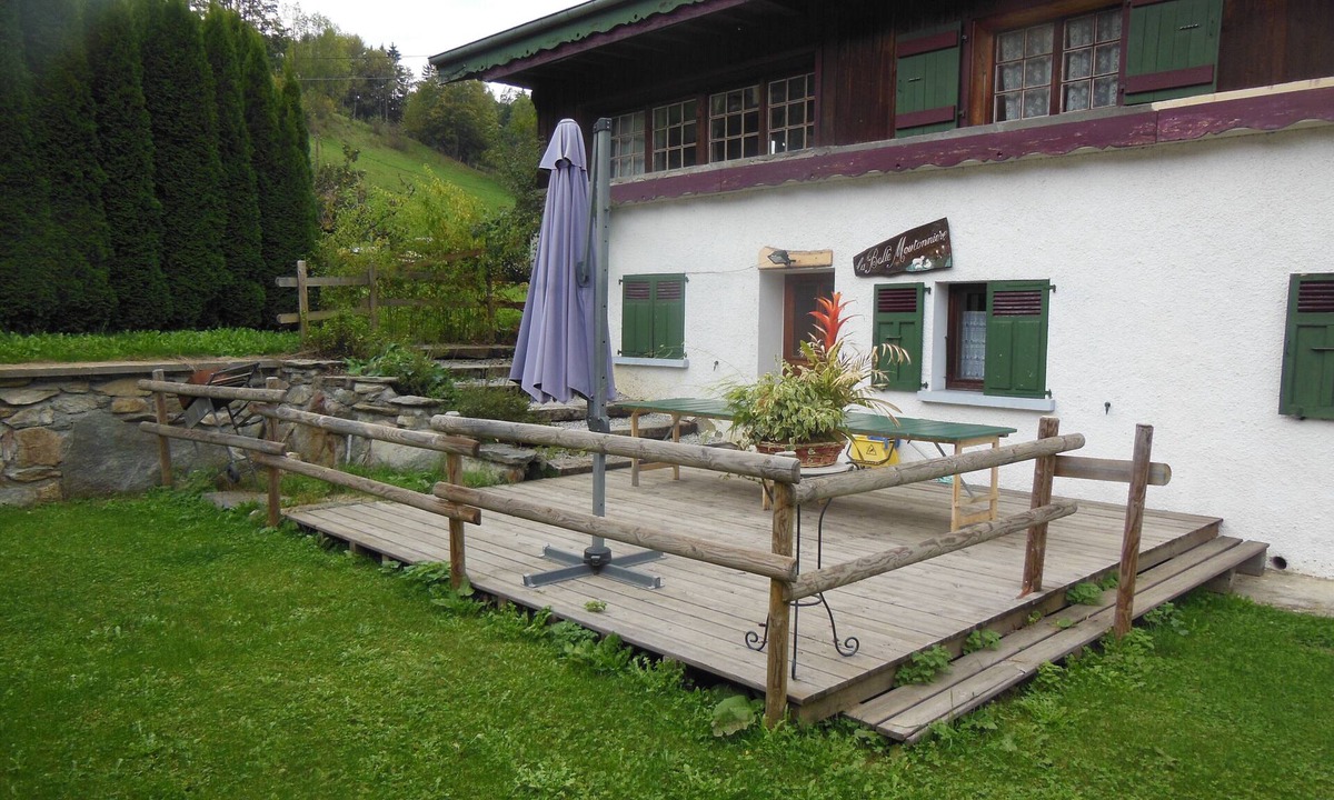 Saint-Gervais-les-Bains Apartment | 10-person apartment in mountain chalet, parking, children's play area,