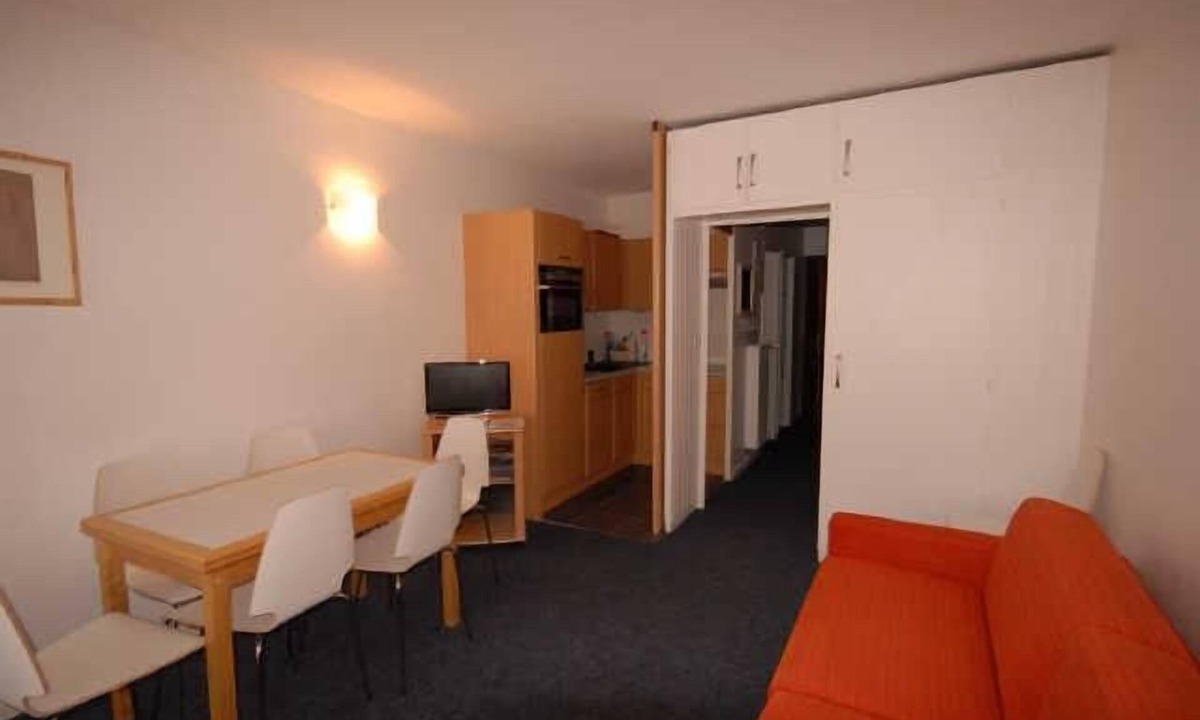 Eaux-Bonnes Apartment | 100m from resort center, 6th floor, view mountain, balcony, tv, 27m², Gourette