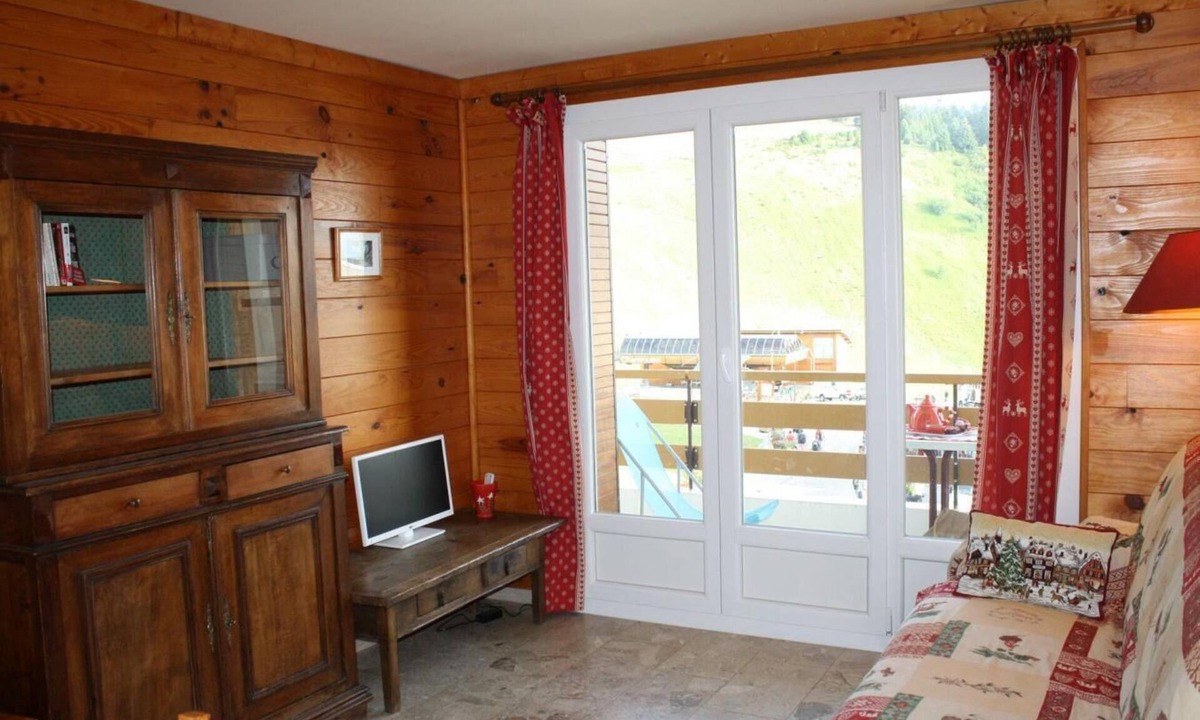 Chamrousse Apartment | 100m from resort center, 1st floor, view ski slopes, balcony, tv, 40m², Chamrousse