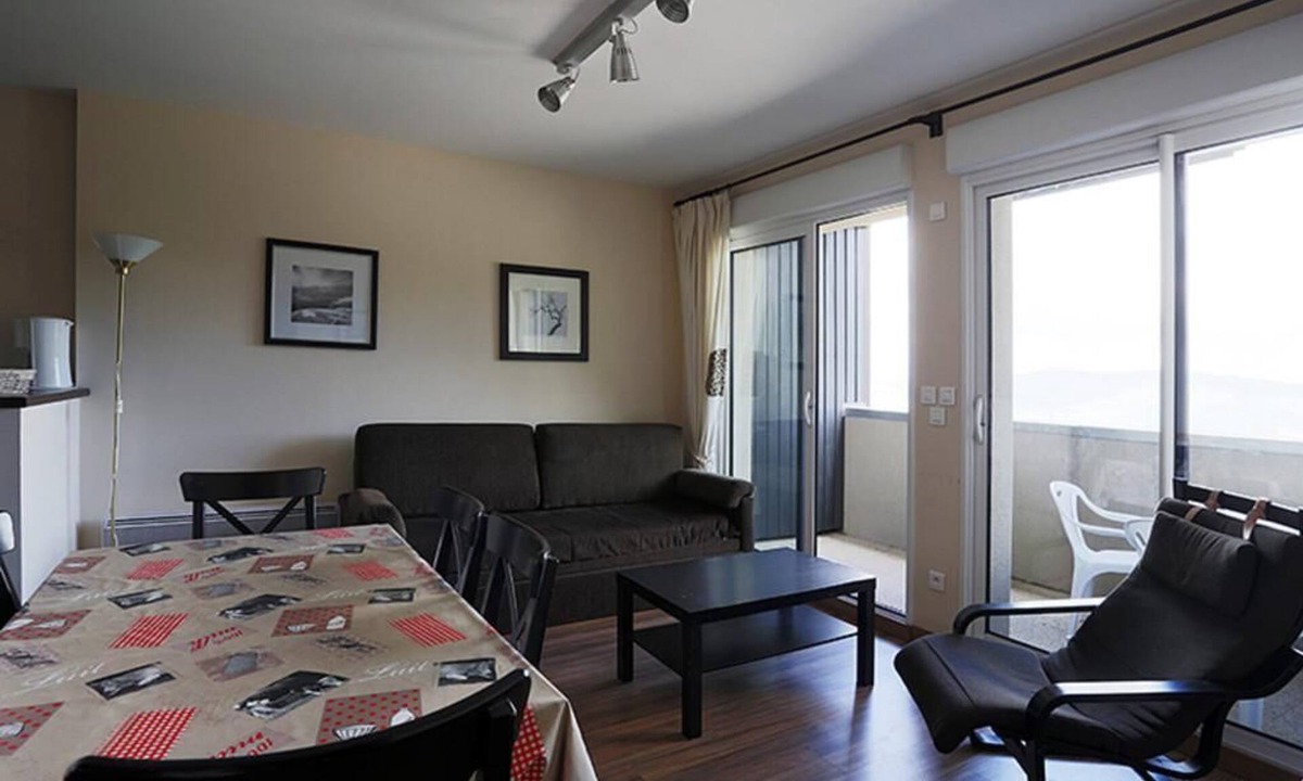 Peyragudes Apartment | 100m from ski slopes, 1st floor, view valley, sauna, jacuzzi, hammam, parking, tv, ski locker, 42m²