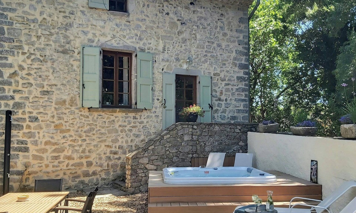 Saint-Hippolyte-du-Fort House | 1570 water mill with jacuzzi in the Cévennes