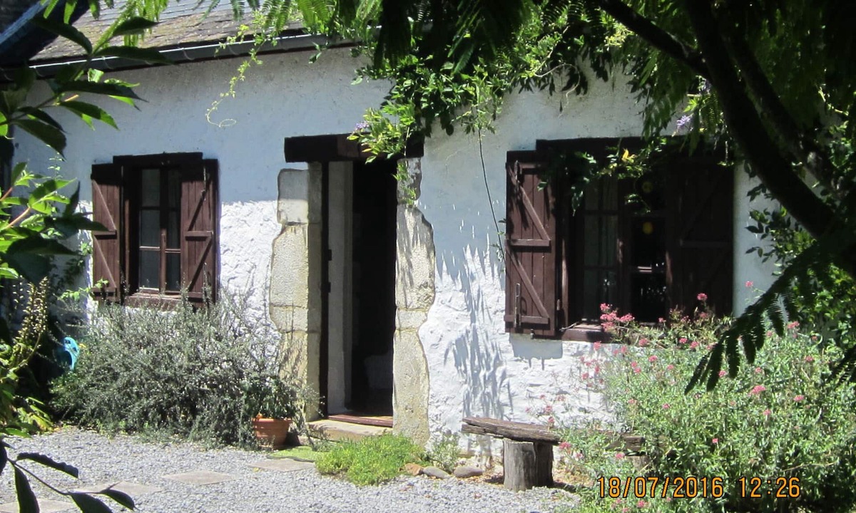 Lasseube Cottage | 17th Century cottage nestling in the Pyrenean foothills with 12m pool