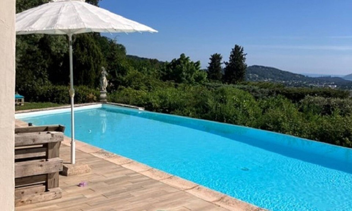 Le Plan-de-Grasse Villa | 180° view of the Estérel Massif and sea from Grasse-Plascassier