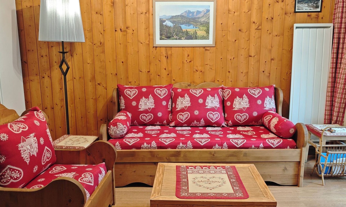 Luz-Saint-Sauveur Apartment | 2-bedroom apartment, garden, pool, mountain views