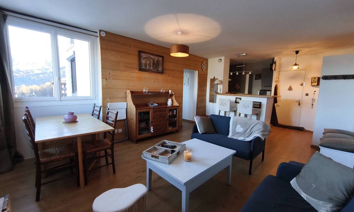 Le Super-Sauze Apartment | 2-bedroom apartment at the foot of the slopes, sleeps 6