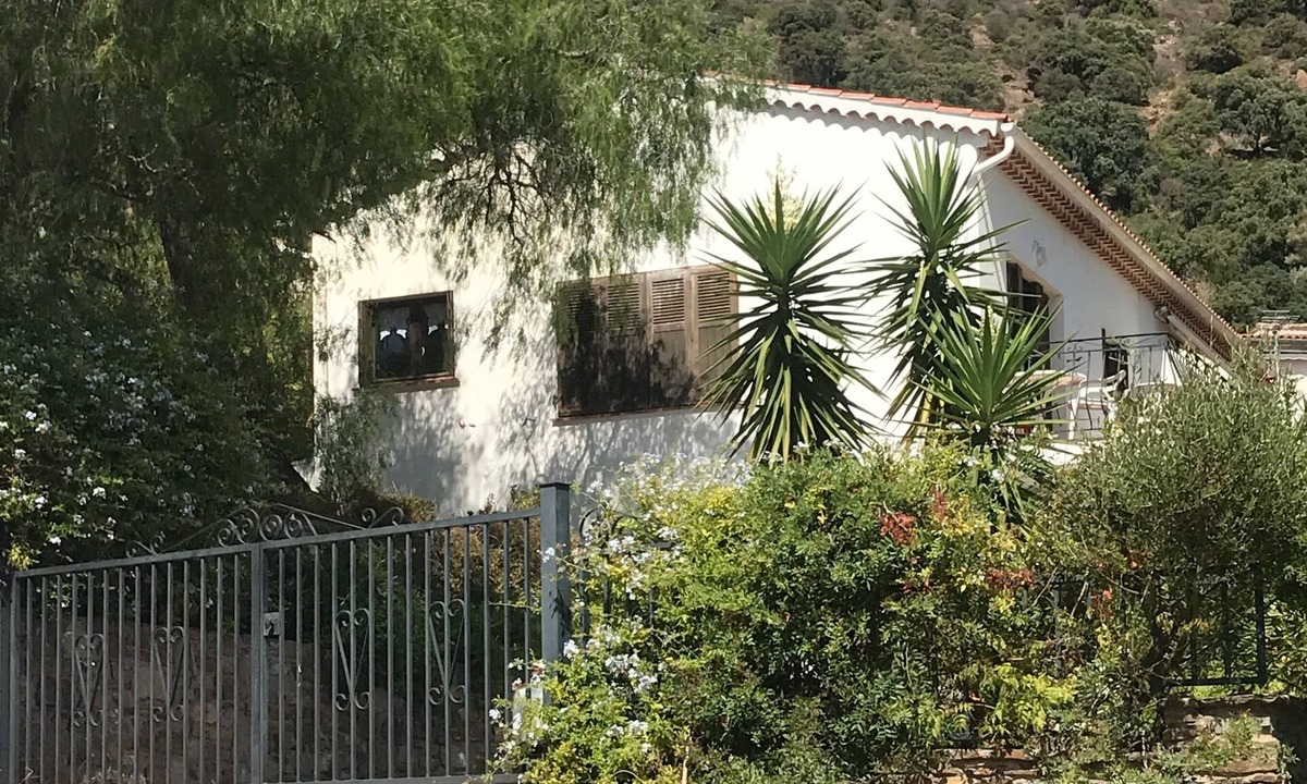 Le Lavandou Apartment | 2 bedroom apartment in villa with garden, sea view, short walk to Fossette beach