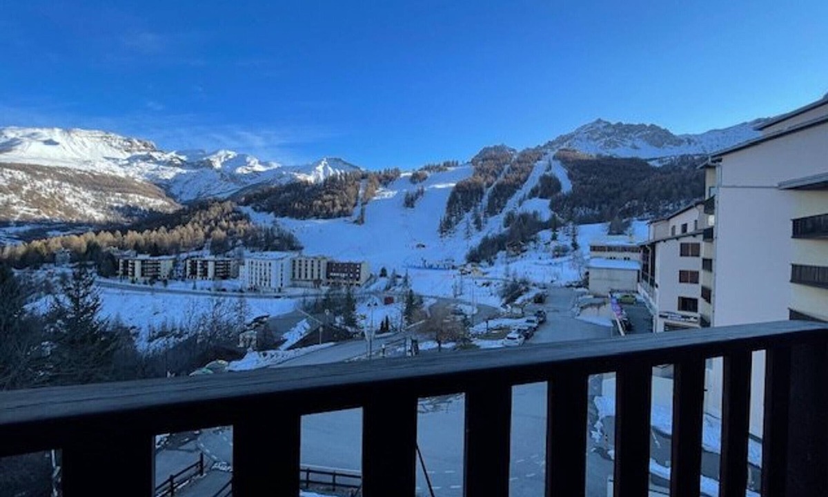 Le Super-Sauze Apartment | 2-Room Apt at ski slopes, 4 sleeps, balcony