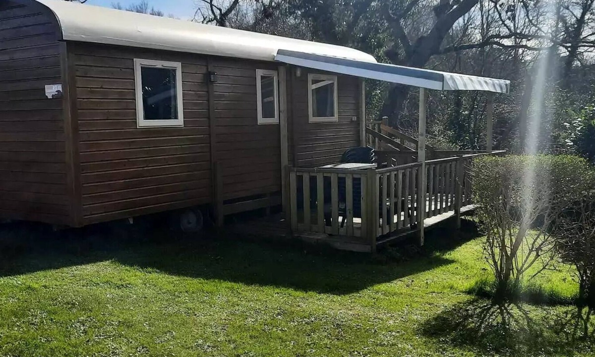 Perros-Guirec Cabin | 22 m² Travel Trailer - 2 bedrooms (Eloïse Model) - (NO PETS ALLOWED) Sleeps 4