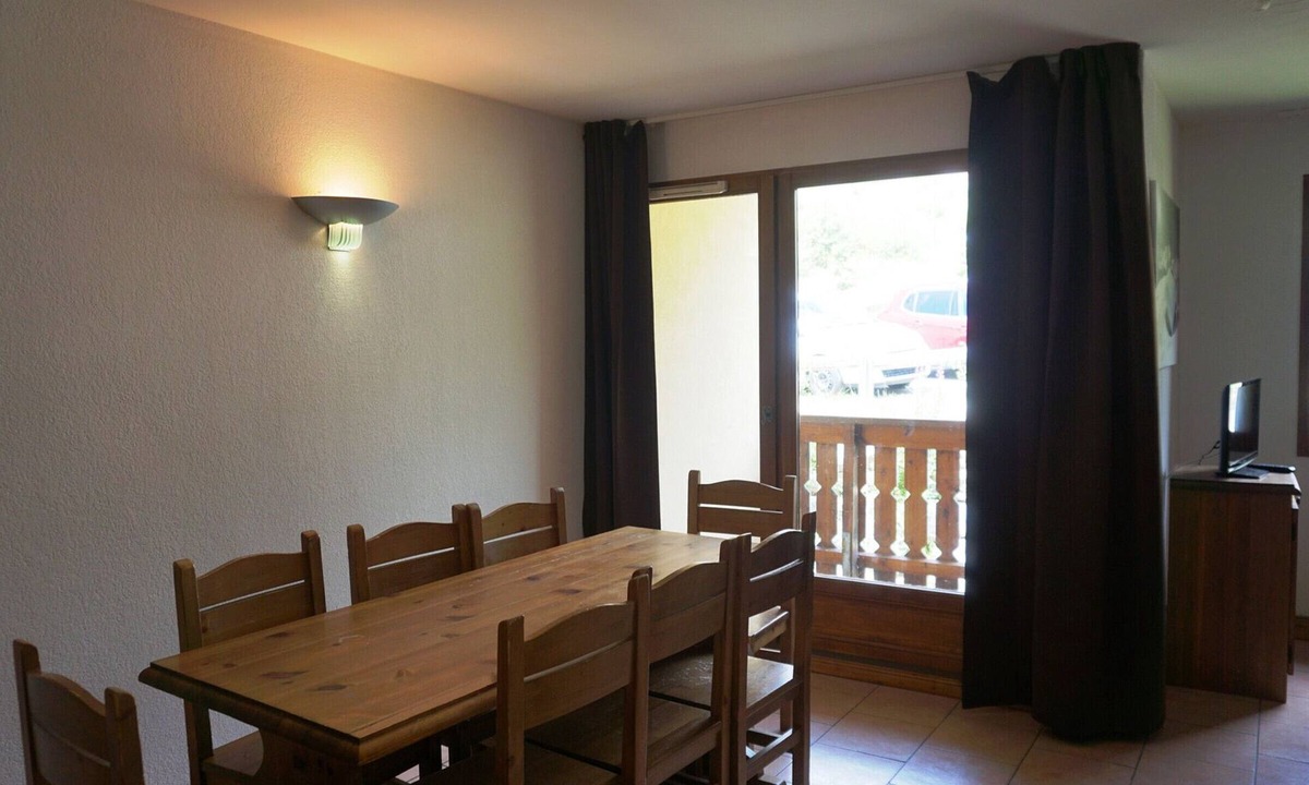 Orcieres-Merlette Apartment | 3-bedroom duplex, 8 people, pets allowed, parking, near slopes