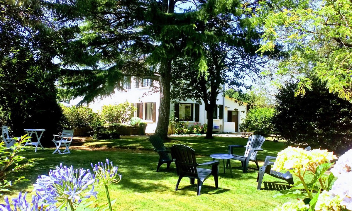 Treveneuc House | 3-bedroom house, large 110m2 WIFI garden, two and a half miles from the beach.