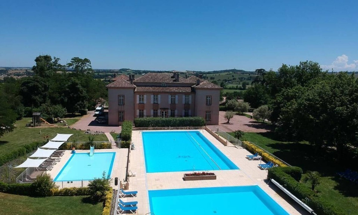 Lombez Villa | 3-bedroom villa in residence with swimming pool and tennis court 45 minutes from Toulouse