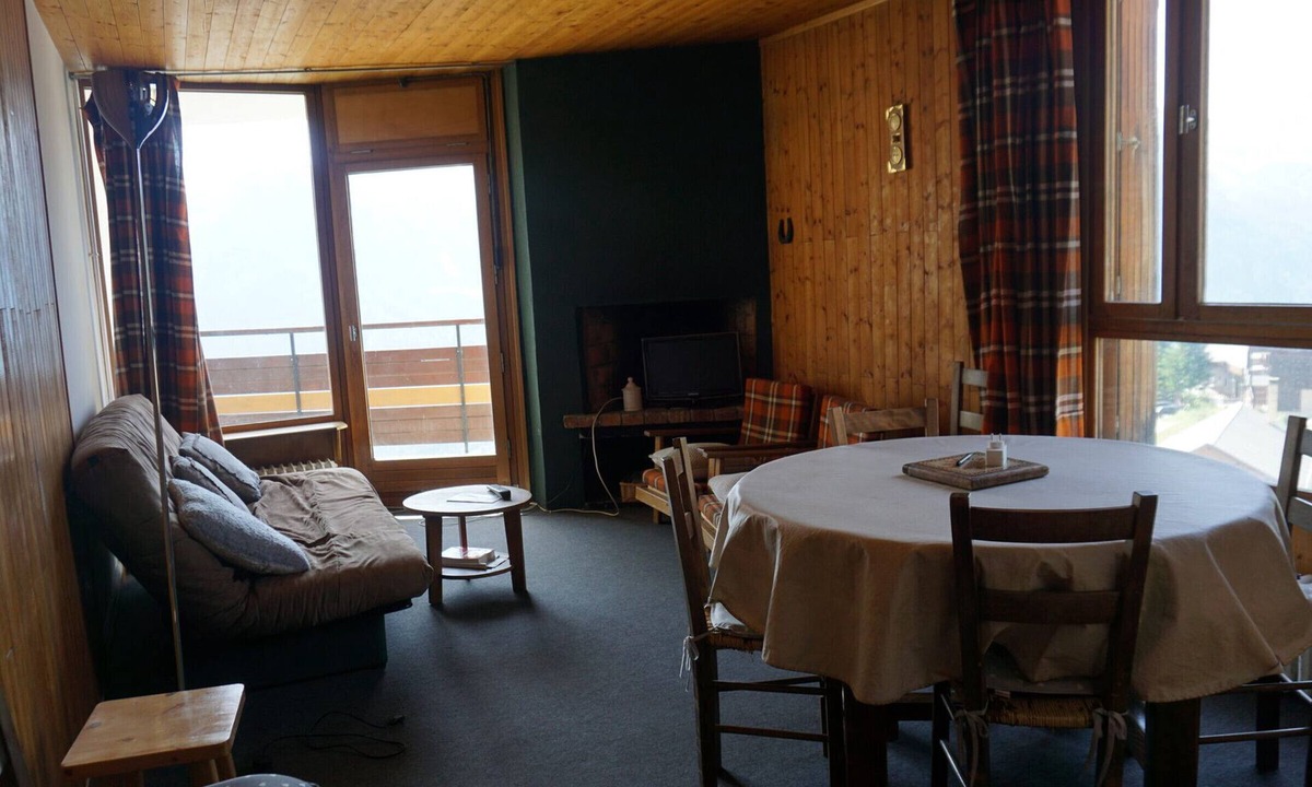 Orcieres-Merlette Apartment | 3-room apartment in Orcières Merlette for 8 people, station view, pets allowed