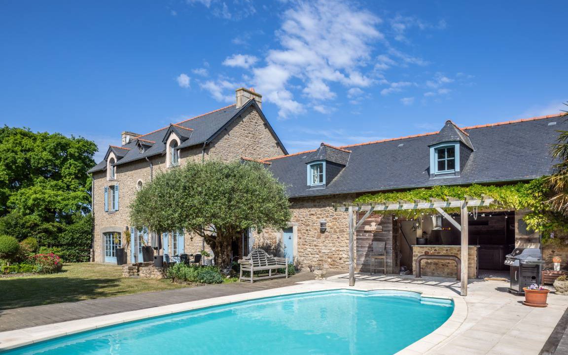 Saint-Meloir-des-Ondes House | 300 m² House ∙ 4 bedrooms ∙ 9 guests