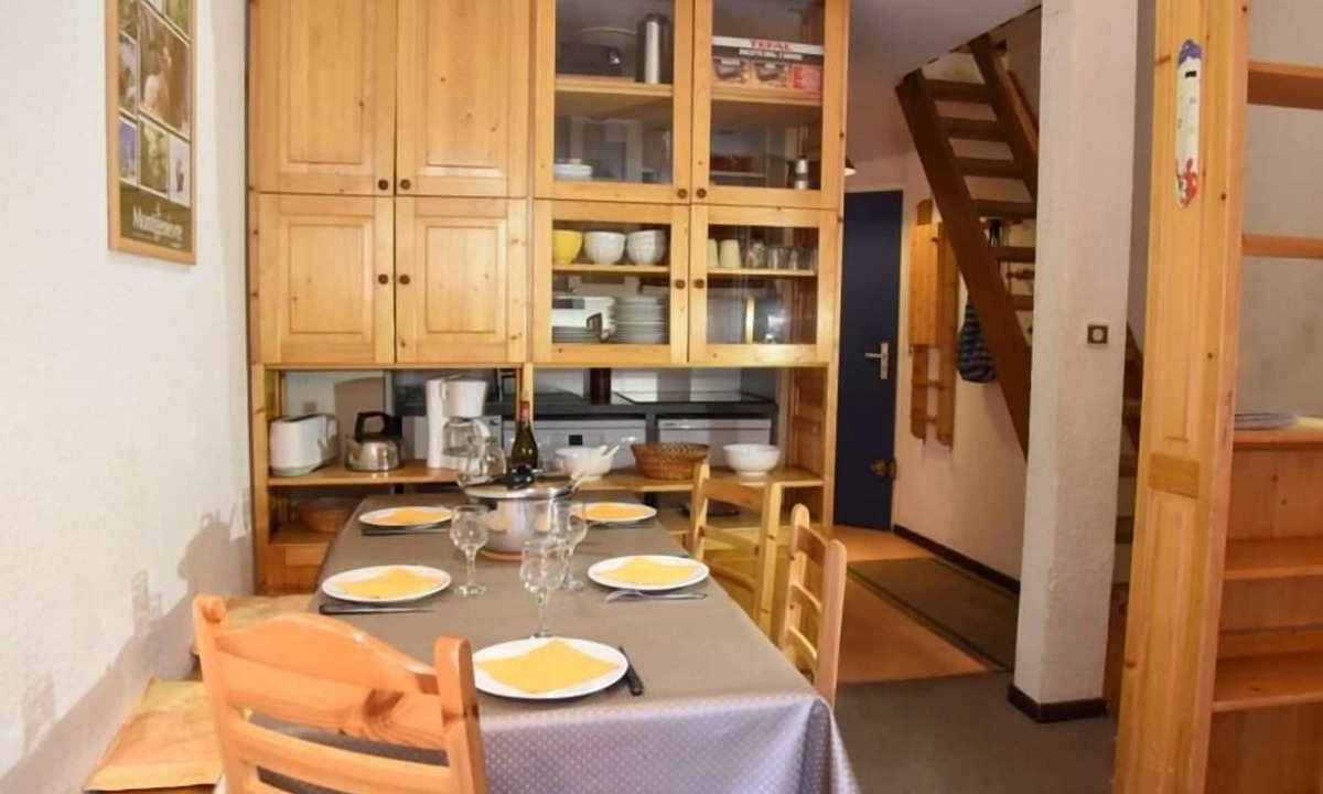 Montgenevre Apartment | 300m from resort center, 2nd floor, view ski slopes, balcony, parking, tv, ski locker, 50m²