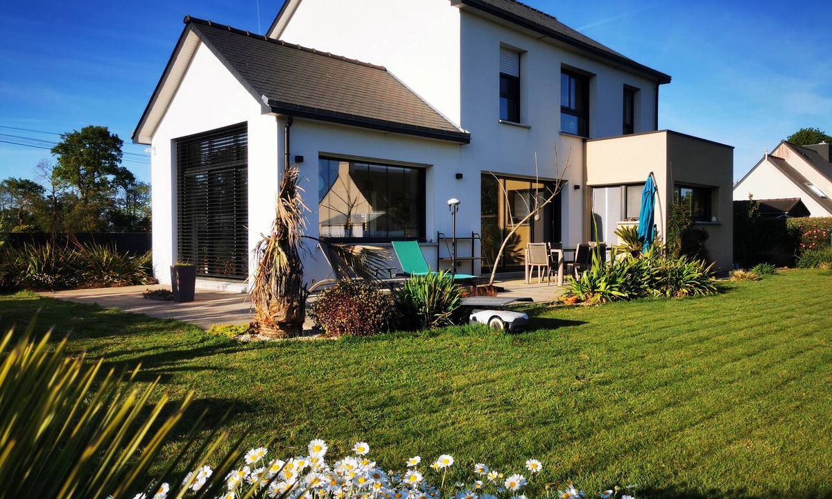 Saint-Lormel House | 4.5 km from the beach. Beautiful, quiet house.