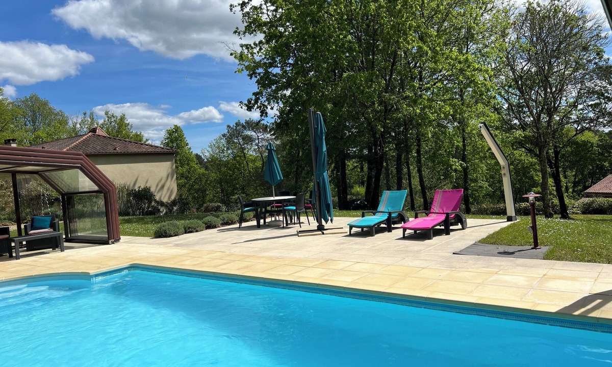 Prayssac Apartment | 4* Gite Apartment with suberb heated pool & fantastic views of the Lot valley