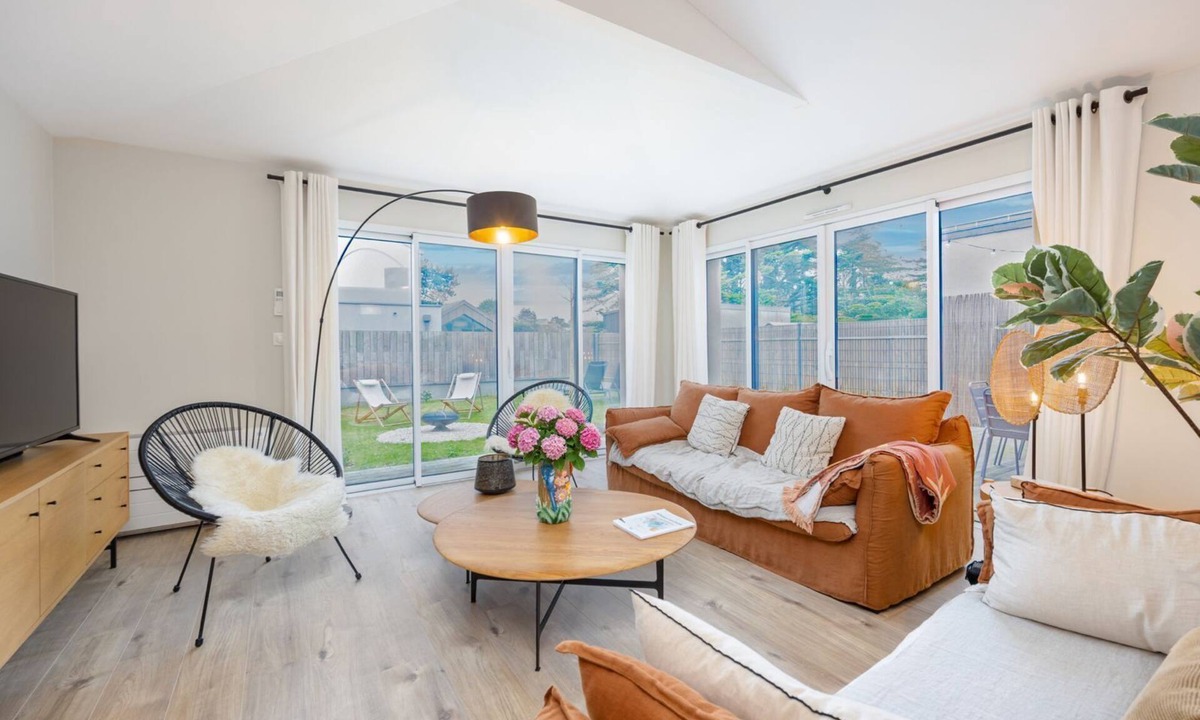 Saint-Lunaire House | 4 Private Suites Facing the Beach with A/C