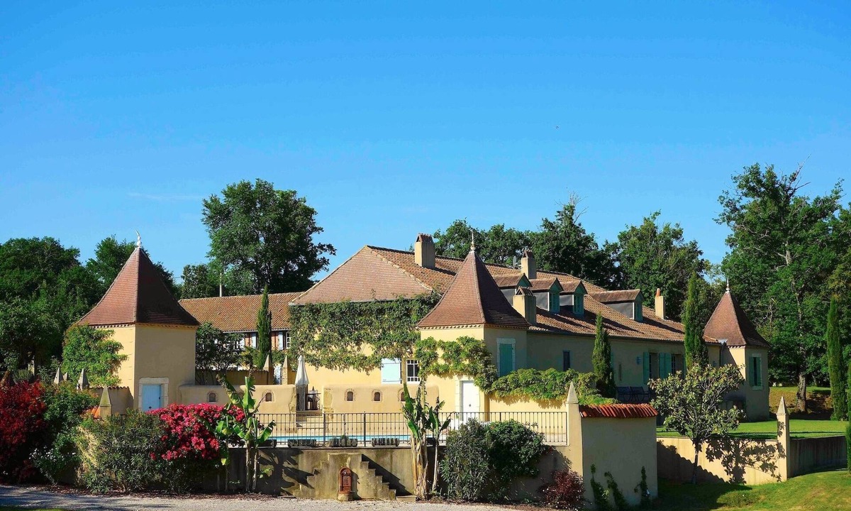 Monfaucon House | 5-star Restored large Country House built in 1838 with private pool