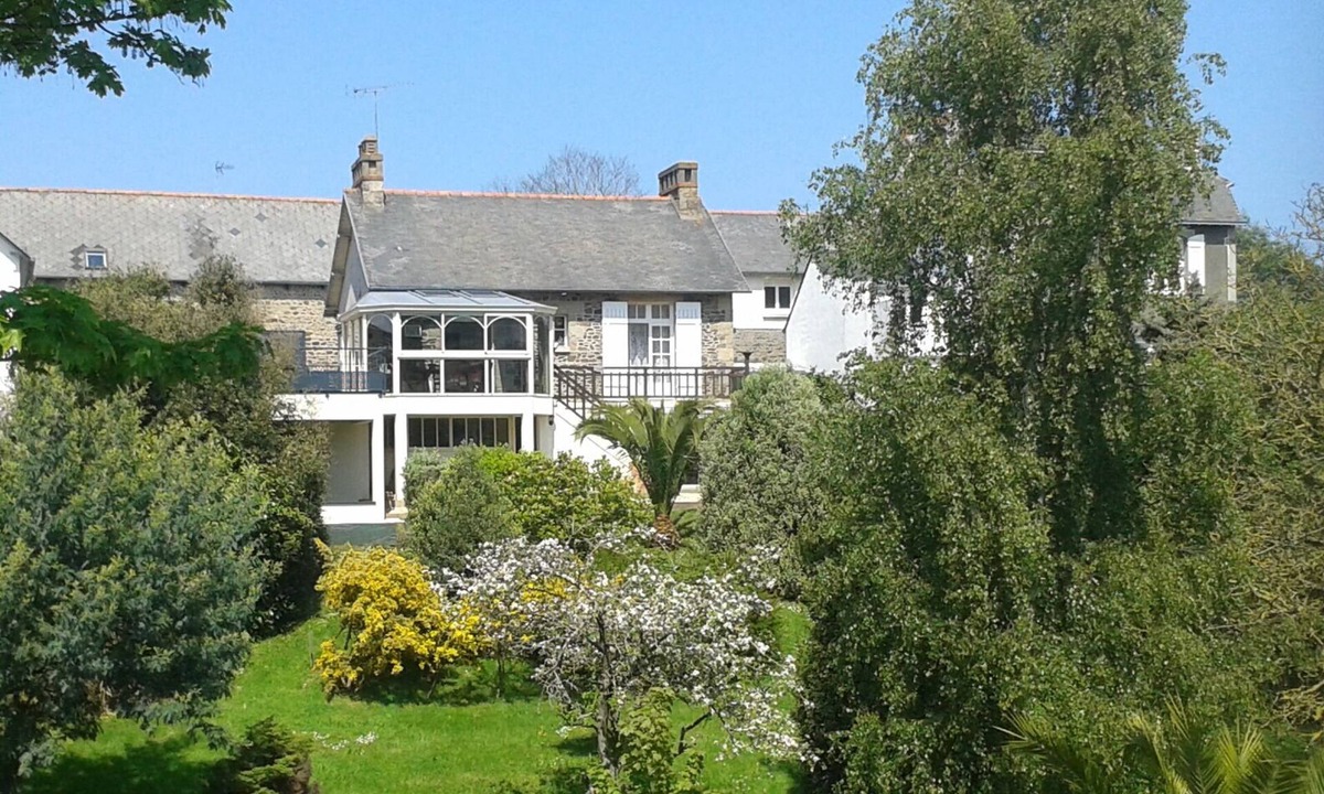 Saint-Quay-Portrieux Villa | 500 m from the sea apartment 75 m2 first floor in villa with large garden