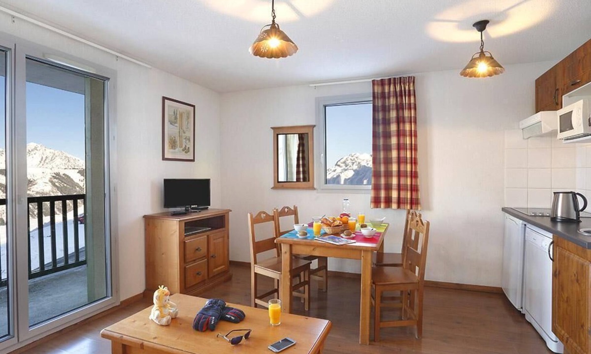 Germ Apartment | 50m from shops, swimming pool, balcony, parking, tv, ski locker, 60m², Peyragudes