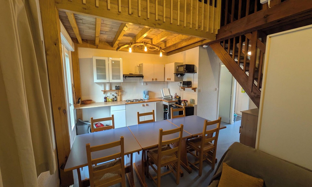 Bielle Apartment | 6-person mountain apartment with mezzanine: the ARRECATTE refuge
