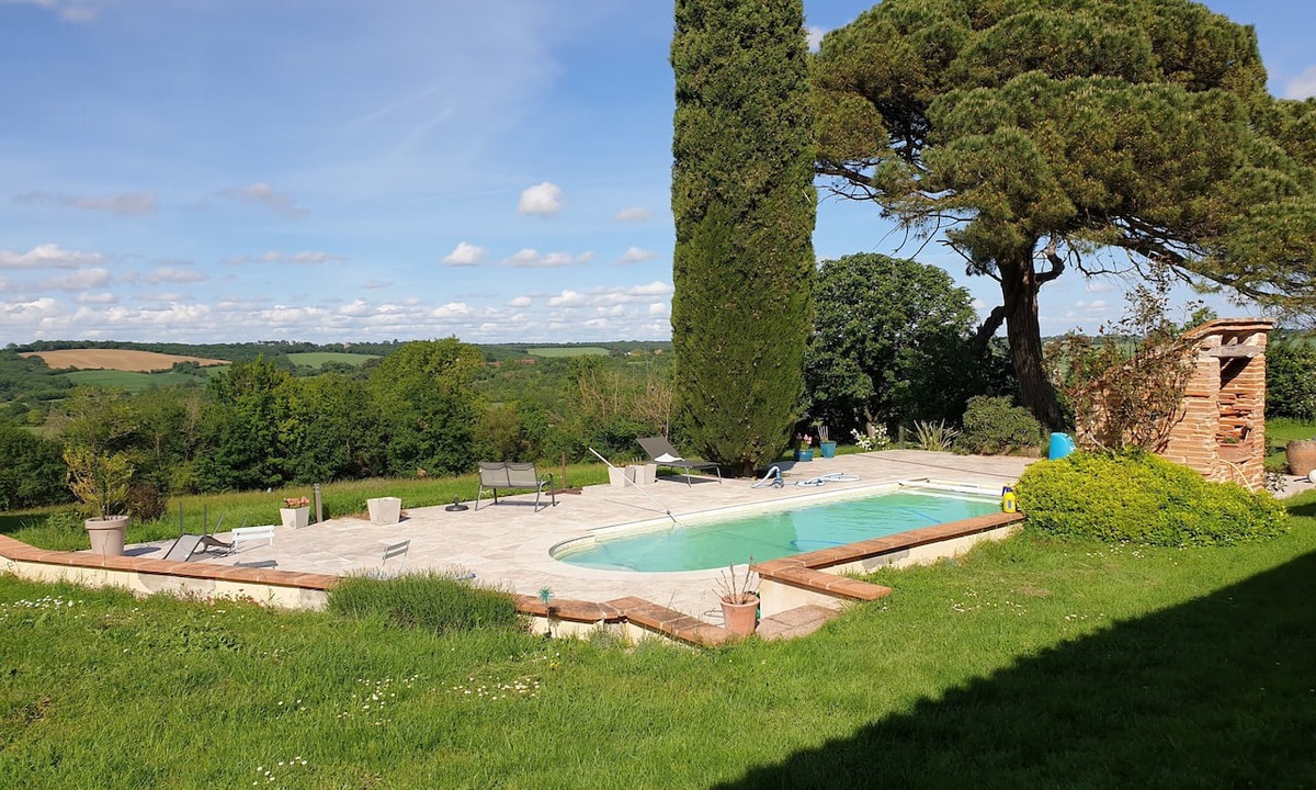 Pin-Balma House | 7-Bedroom Villa with Countryside Views, Private Pool, and Wi-Fi