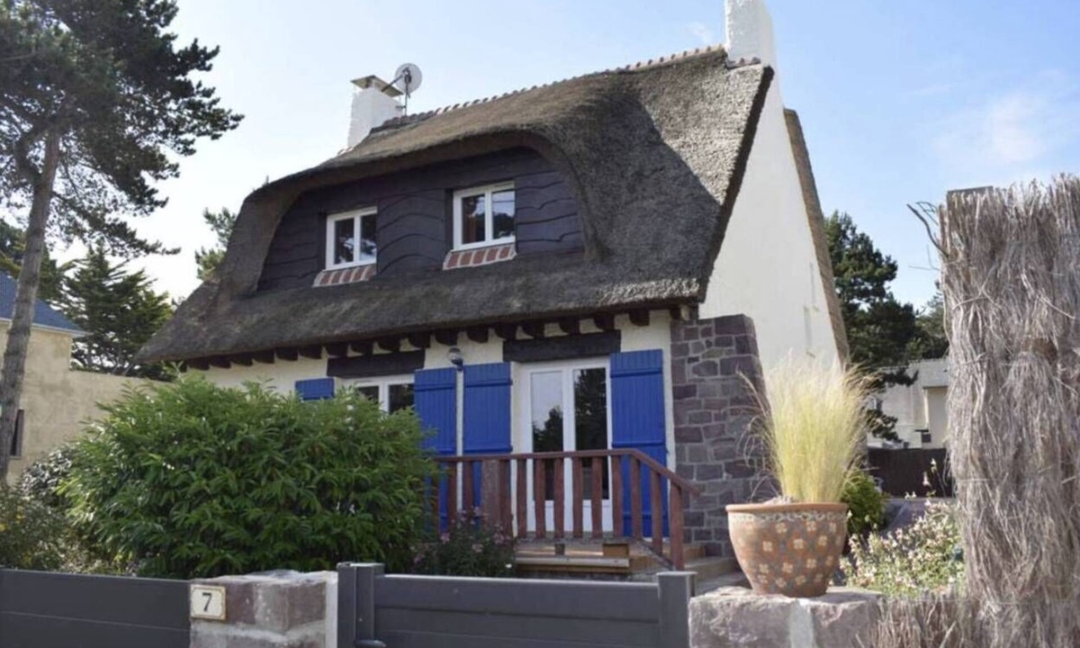 Sables-d'Or-les-Pins House | 8-person house near the beach with garden in Sables-d’Or-les-Pins | Ref 119