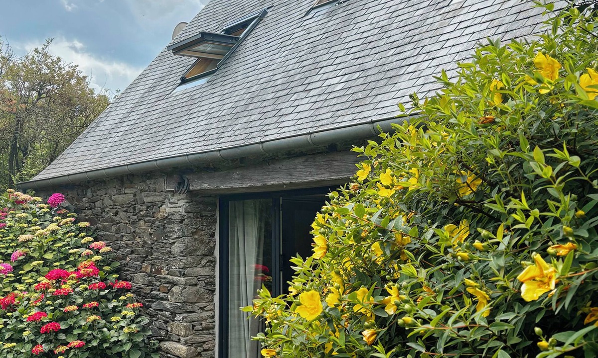 Saint-Michel-en-Greve House | 80 meters from the beach. Adorable little fisherman's house with private garden.