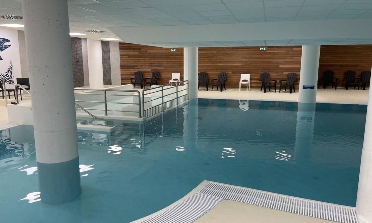 Eaux-Bonnes Apartment | 80m from resort center, 5th floor, view mountain, swimming pool, terrace, tv, ski locker, 74m²