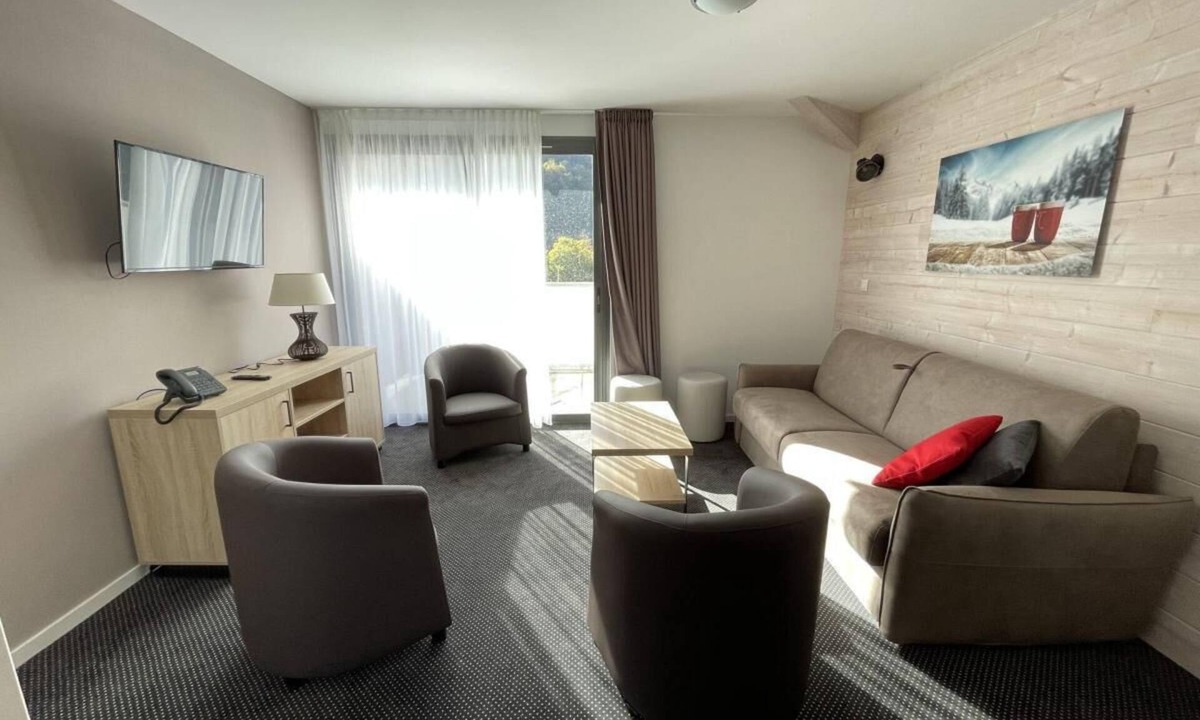 Eaux-Bonnes Apartment | 80m from resort center, 4th floor, view resort/mountain, swimming pool, tv, ski locker, 74m²