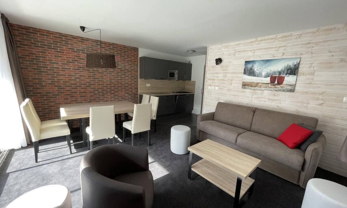 Eaux-Bonnes Apartment | 80m from resort center, 2nd floor, view ski slopes, swimming pool, balcony, tv, ski locker, 61m²
