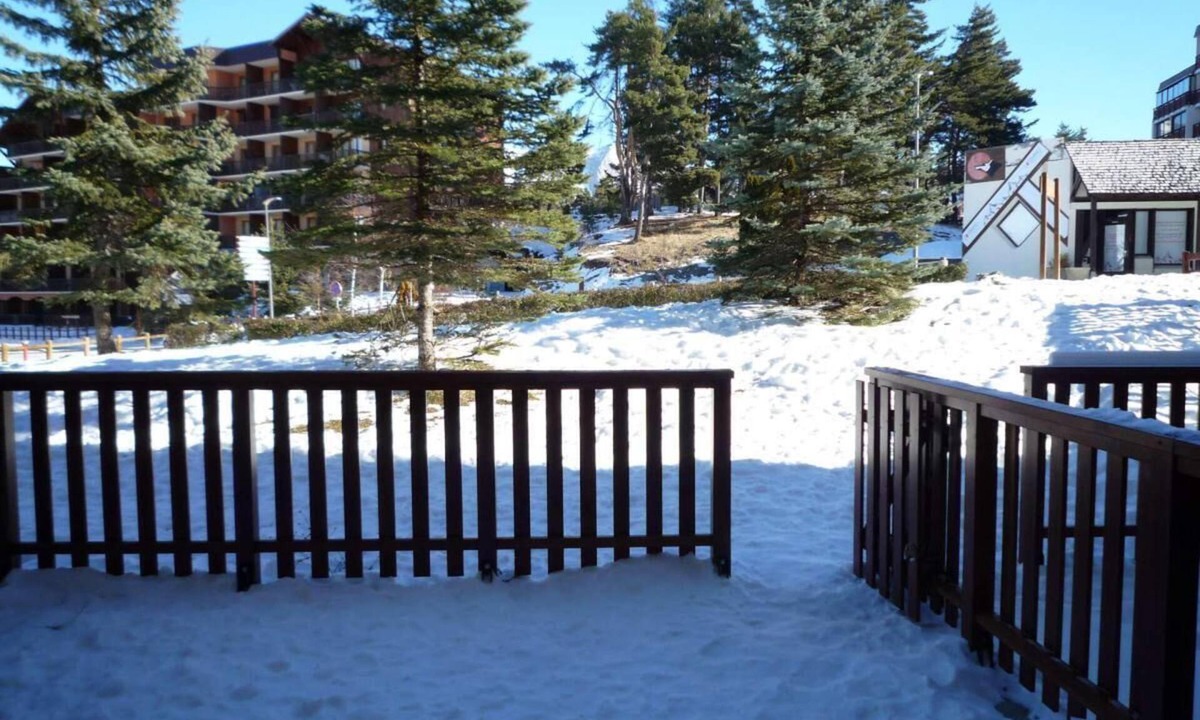 La Joue du Loup Apartment | 80m from resort center, Ground floor, view ski slopes, terrace, tv, 40m², La Joue du Loup