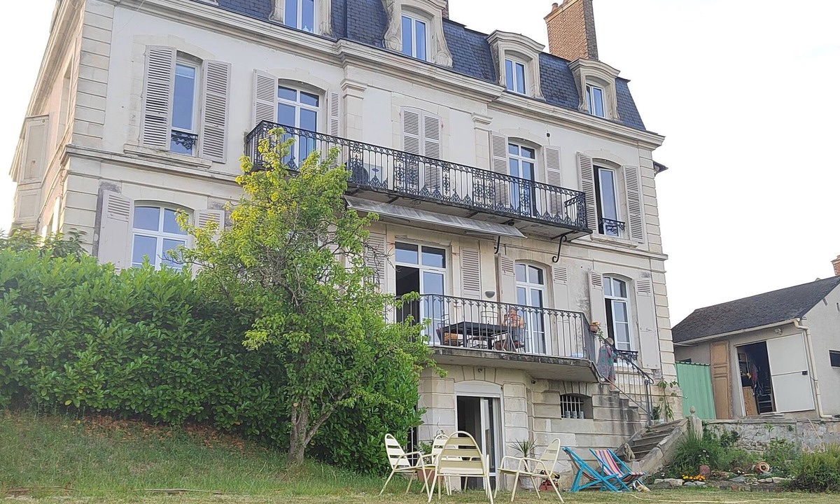Saint-Florentin Apartment | A cocoon of calm and serenity in the heart of Saint-Florentin