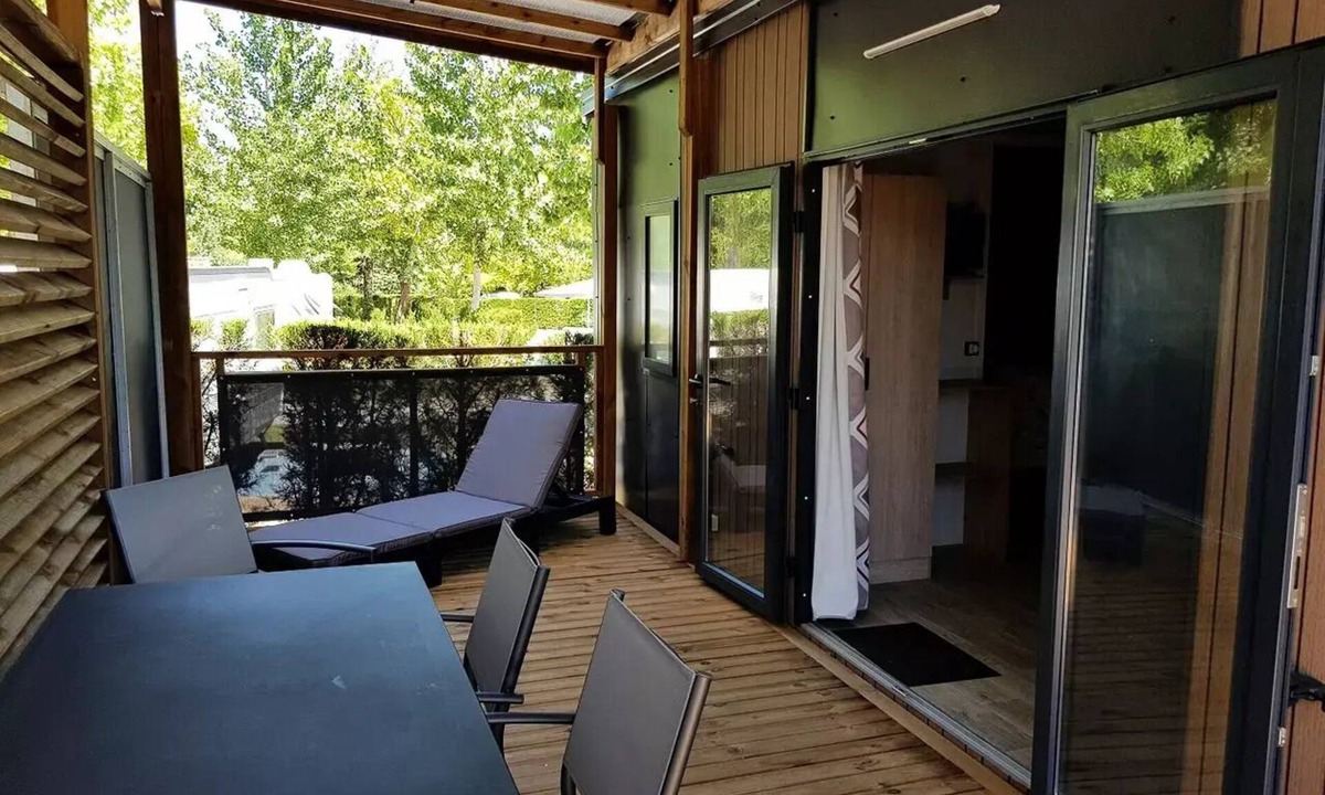 Sadirac House | Acacia 3-Bedroom Mobile Home for 4 People, Air-Conditioned + TV, 2 Bathrooms