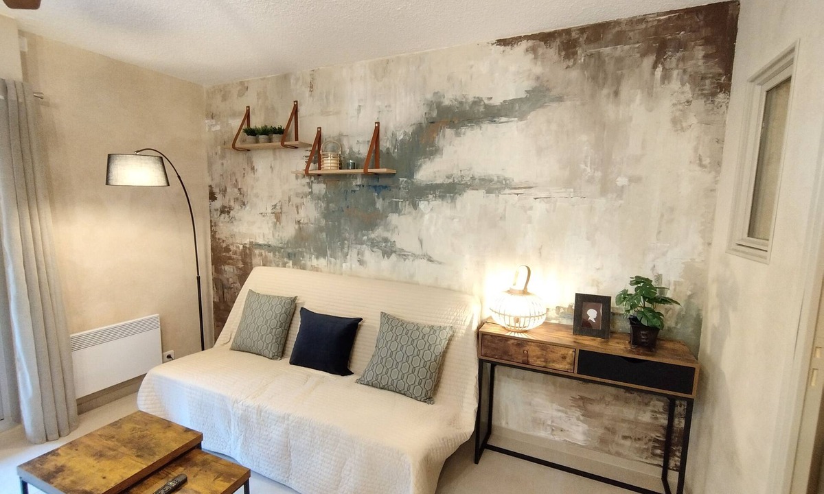 La Faviere Apartment | Air-conditioned apartment 3 minutes' walk from the beach and shops