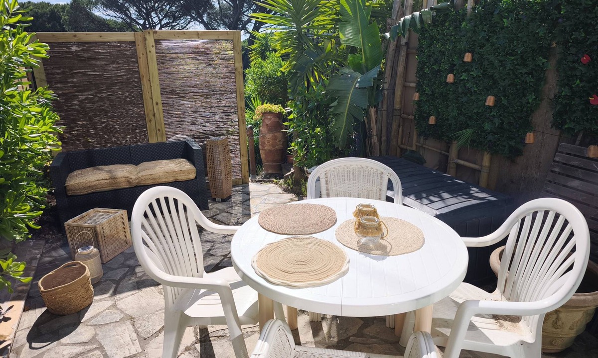 Cogolin Apartment | Air-conditioned 35m² apt, private garden, pool, parking, Wi-Fi, near sea