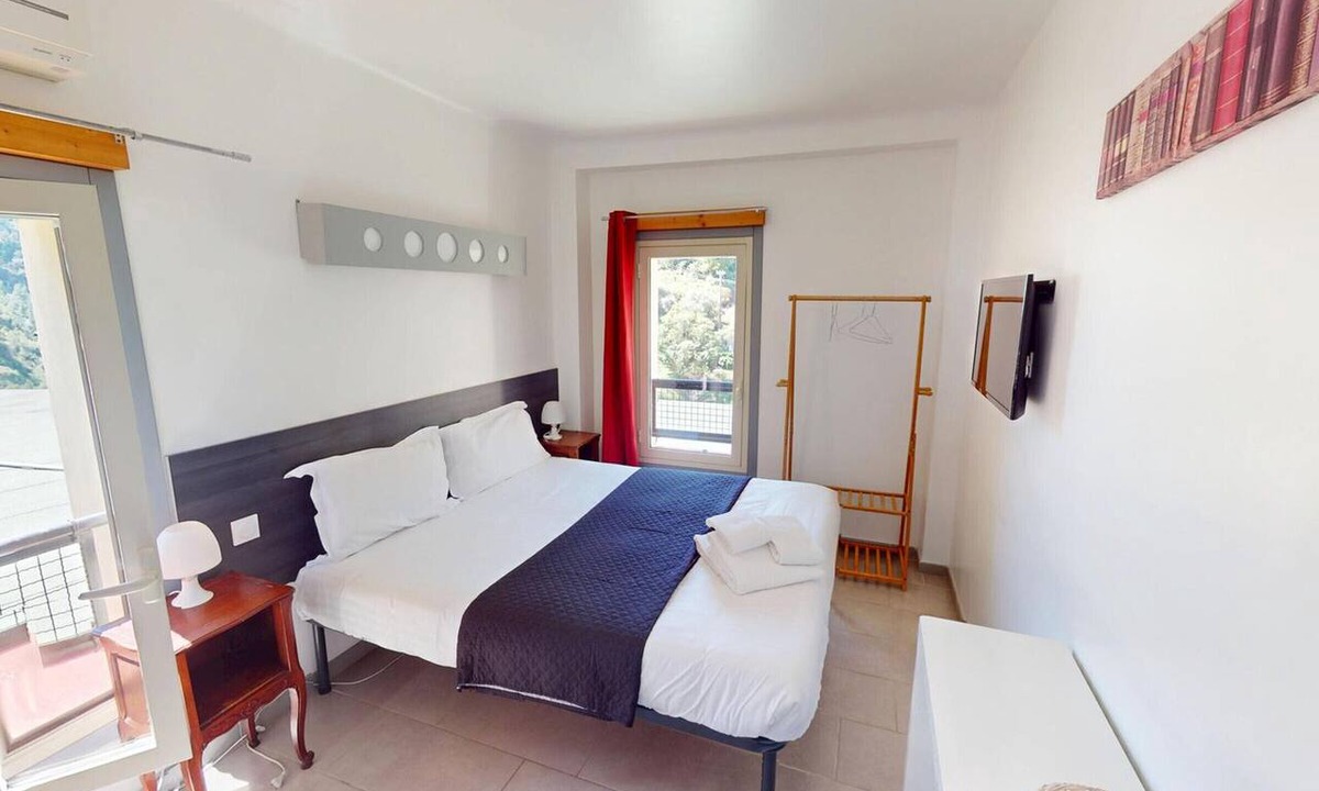 Menton Apartment | Air-conditioned room, mountain view