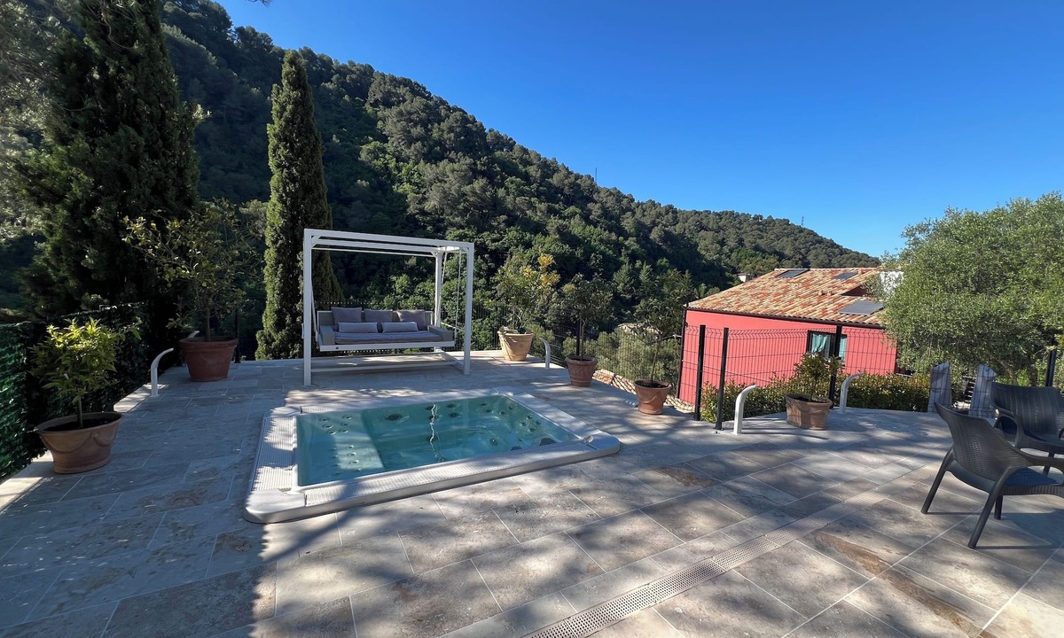 La Trinite Apartment | Air-conditioned studio with terrace, jacuzzi & parking - near Nice & Monaco