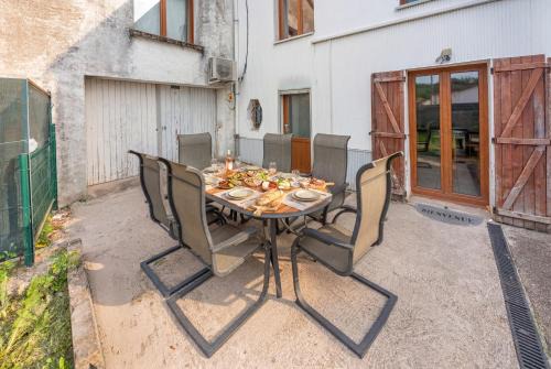 Socourt Villa | Air Hockey avec Jardin et Climatisation