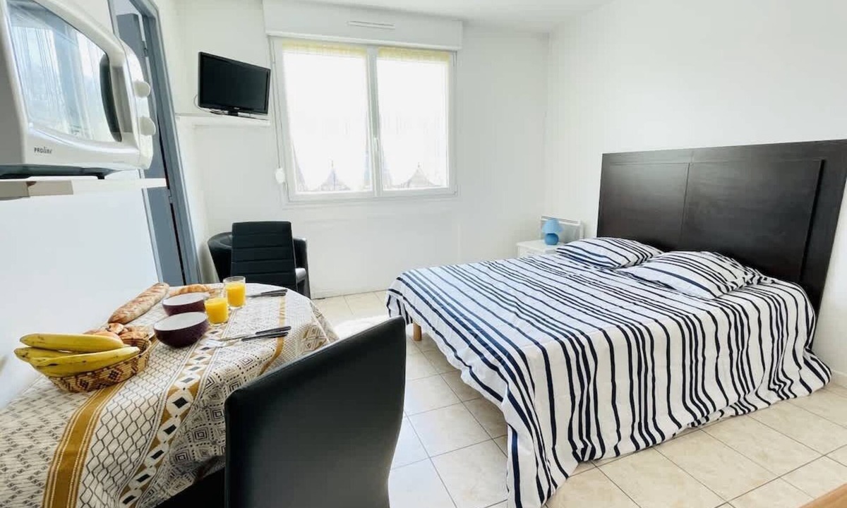 Forges-les-Bains Apartment | Alfred De Musset