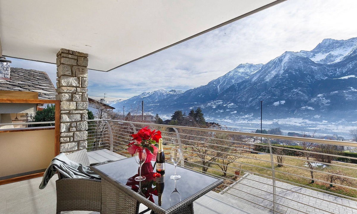 Senin Apartment | Alpenglow Maison Lugon – Mountain Views 5 Minutes from Aosta