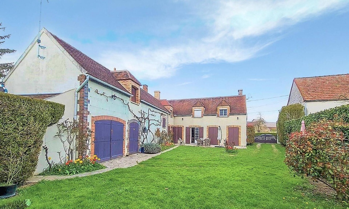 Flacy House | Amazing home in Flacy with WiFi