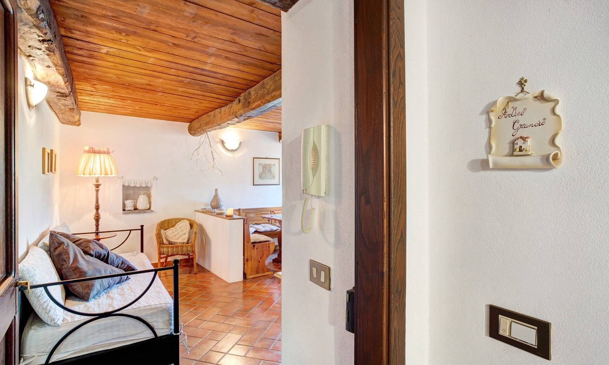 Vessalico Apartment | Antico Granaio Apartment with Mountain View, Shared Pool, Garden and Wi-Fi