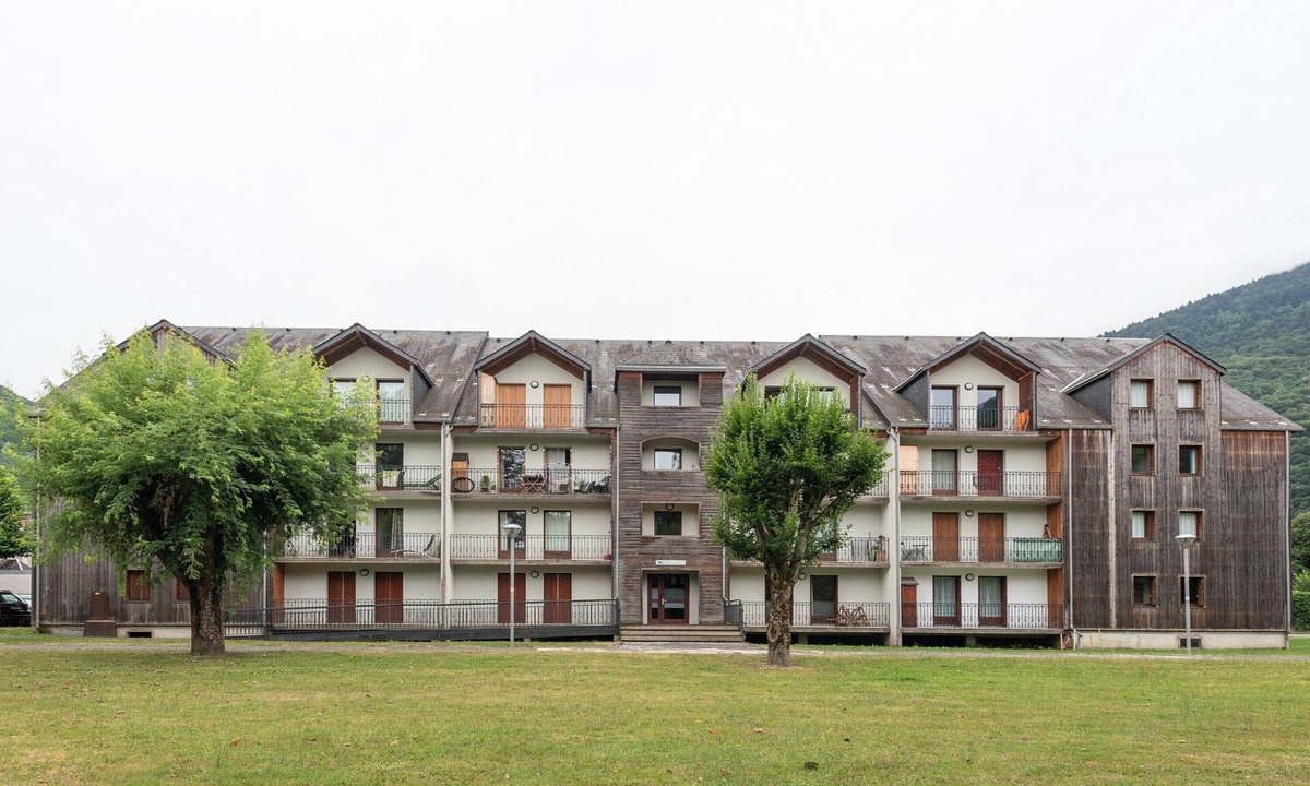 Bagneres-de-Luchon Apartment | Apartment 'A Garden in the Heart of Luchon' with Balcony and Wi-Fi
