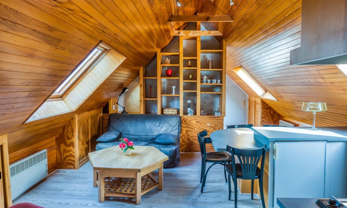 Plouegat-Moysan Apartment | Apartment-Apartment-Ensuite with bath and shower