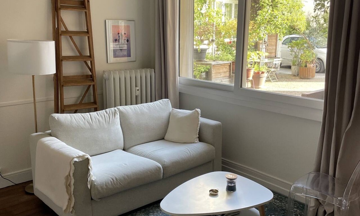 Hincmar Apartment | Apartment-Apartment-Ensuite-Courtyard view