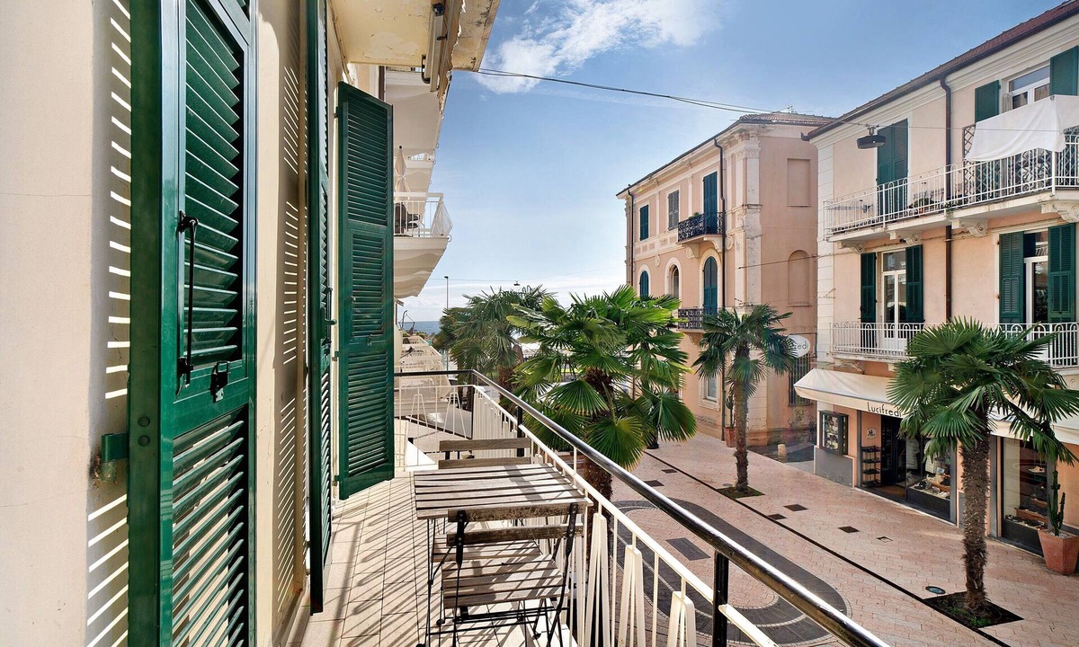 Diano Marina Apartment | Apartment 'Casa Margherita' with Sea View, Wi-Fi and Air Conditioning